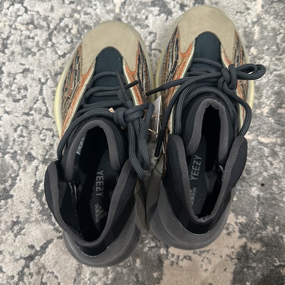 NWT YEEZY QNTM - Picture 5 of 5